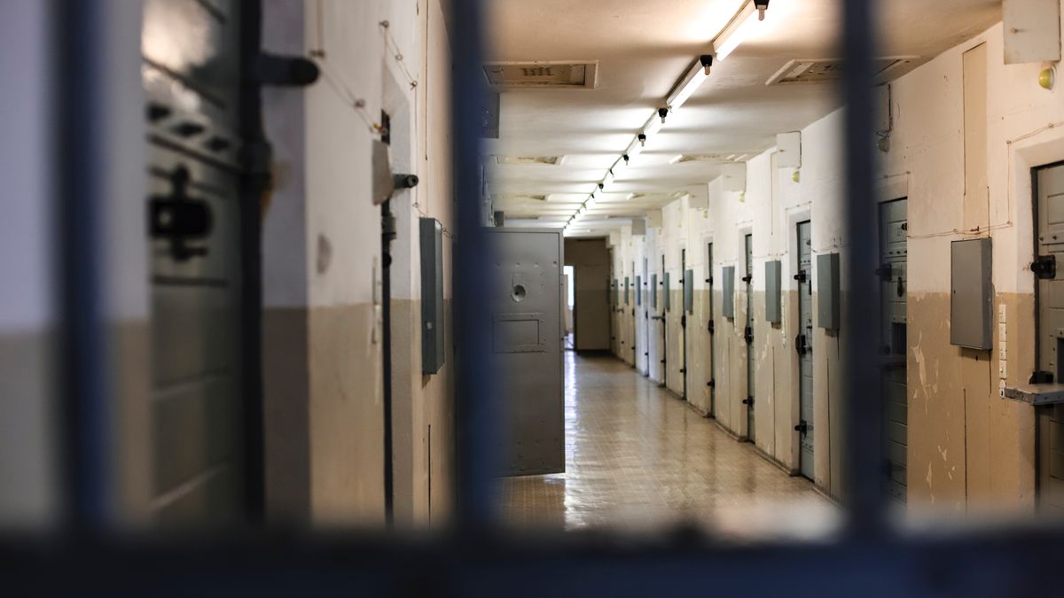 Patnáct dozorců věznice v Rýnovicích podle inspekce bilo trestance